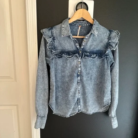 Free People “Samantha Ruffle Buttondown” Denim Shirt
Size XS oversized - Picture 8 of 15